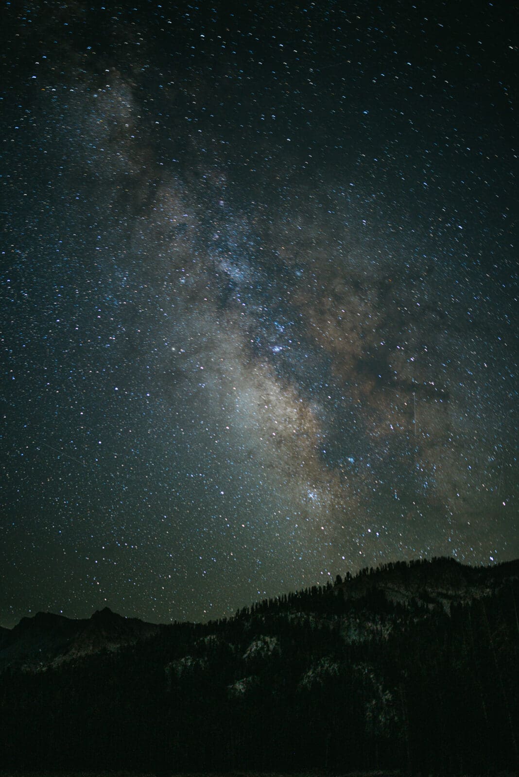 Astrophotography of milky way and mountains by Ashley Kaplan Photography