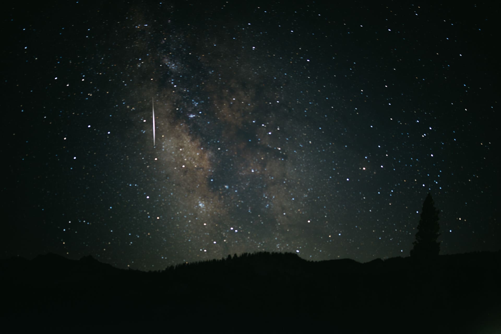 Astrophotography of dark sky and comet by Ashley Kaplan Photography